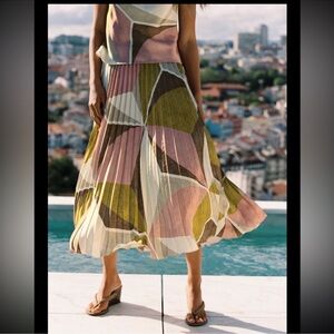 Zara Pleated Midi Skirt in Pink, Olive & Cream Geometric Print. Size S. NWT